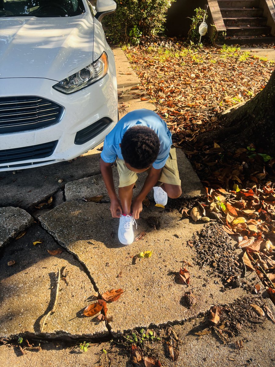 _JellieB's tweet photo. 1st Born heading to the 5th Grade 😍📚📓✏️ https://t.co/DP5631Mj4e