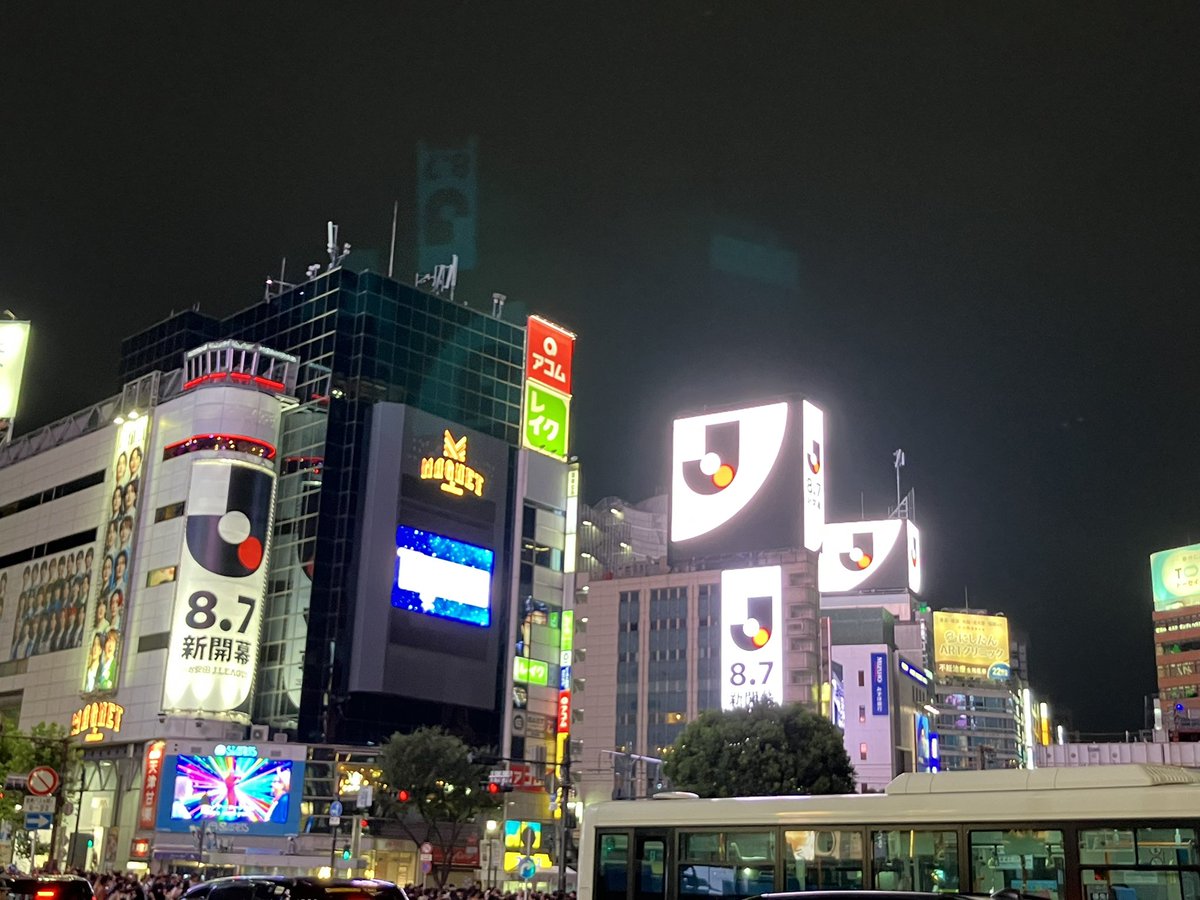 InoueKzhk's tweet photo. 開幕戦の帰り道🟢 Jリーグの広告渋谷で映えてた！！盛り上がるとイイネ。
#東京ヴェルディ #Jリーグ新開幕 #ポケモンJリーグ https://t.co/Nuttus1e9I