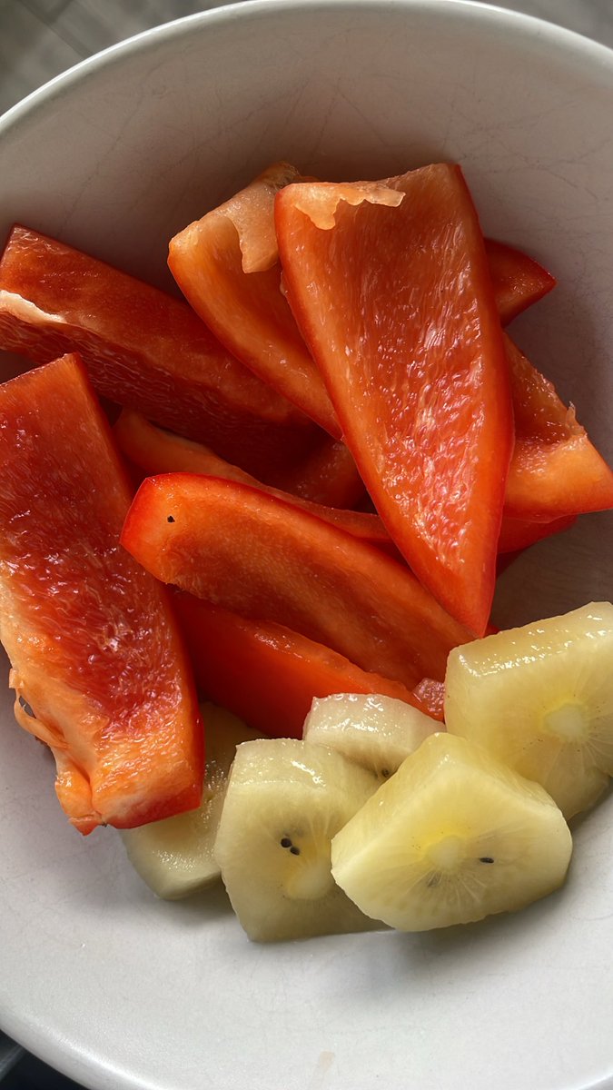 moonlitamy's tweet photo. snack ~ 64 cal https://t.co/lzzp4T5rHY