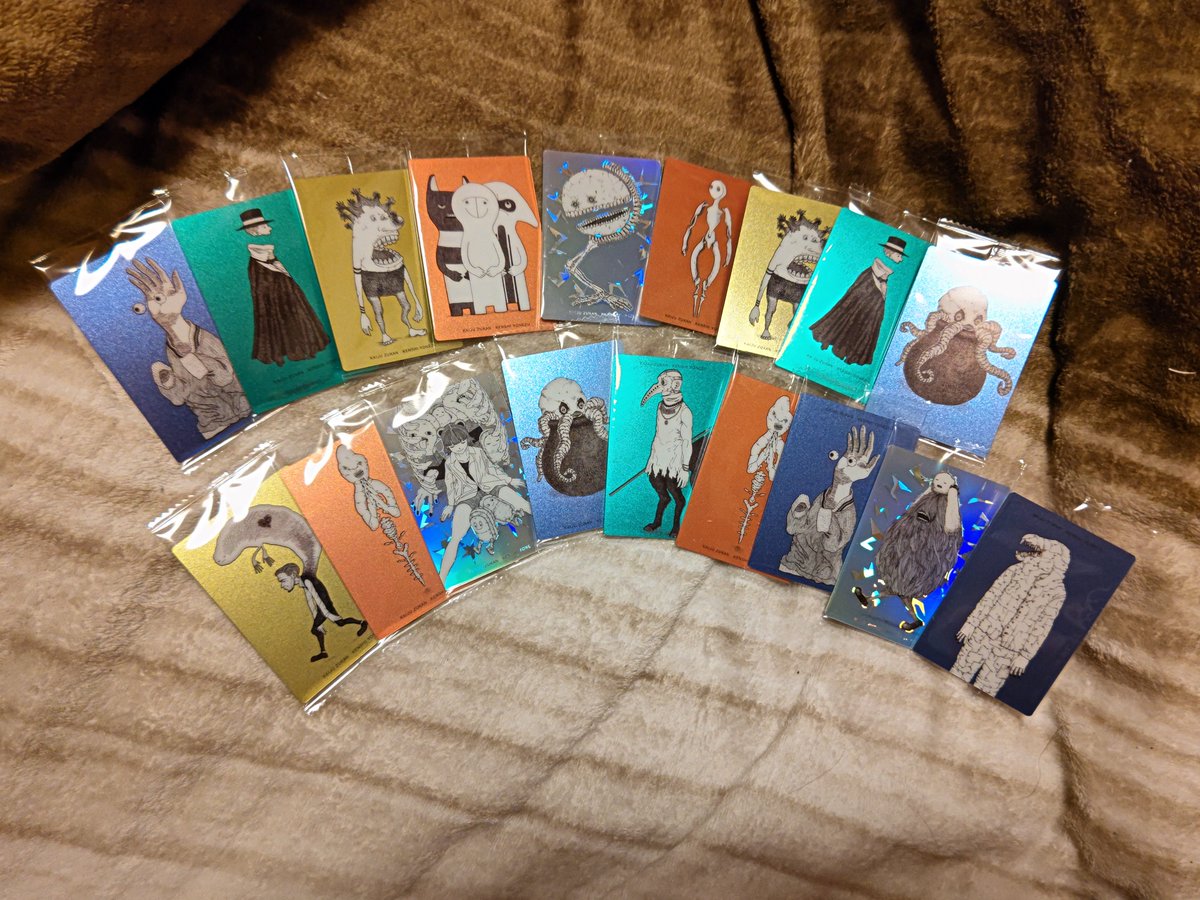 yone_2009's tweet photo. コンビニをまわって、ようやく18個あってまとめ買い
欲しかったキラキラが3つも揃ってウハウハ
もう一つも集めたい…
＃米津玄師　#かいじゅうずかん https://t.co/X2sxo5wvNC