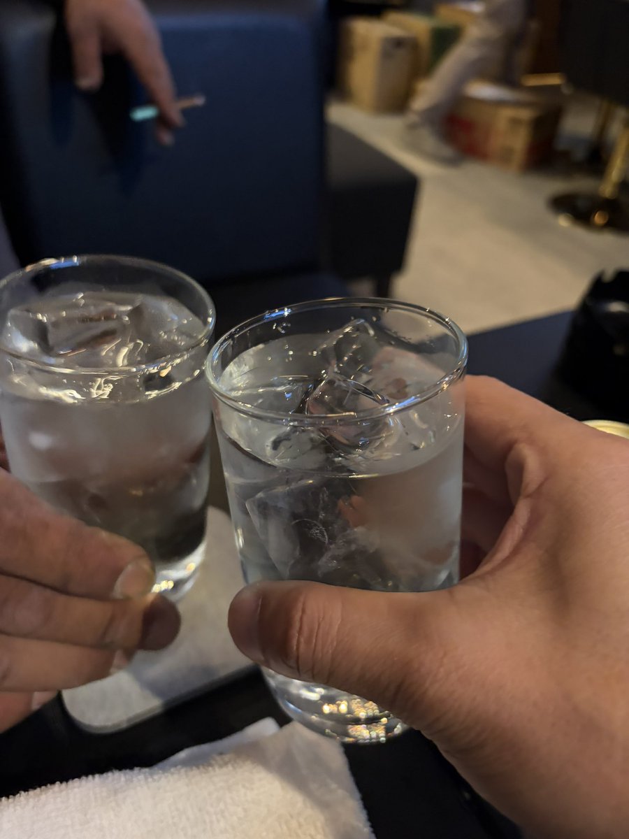 Kuro2508's tweet photo. 飲みです❕
3件目😂
明日だけは休み！

#飲み https://t.co/pn3iRaBLlj