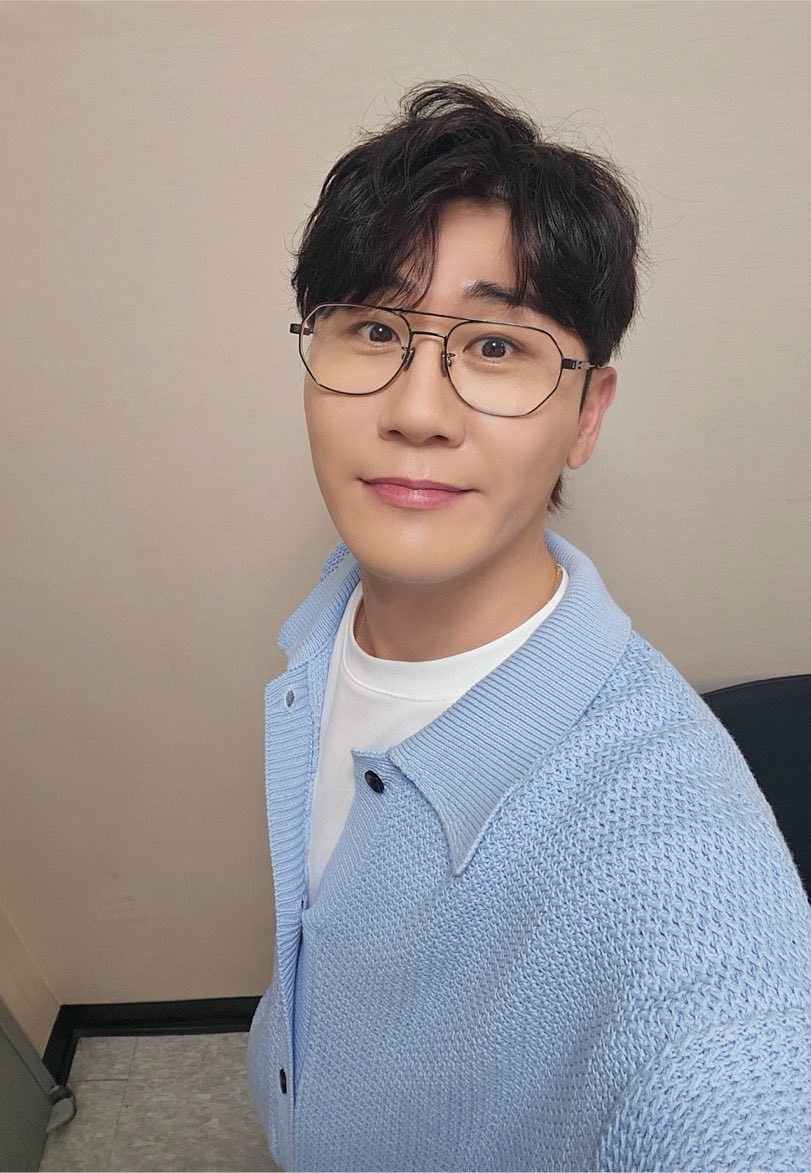 YOUNGTAK_ABYSS's tweet photo. 오늘 하늘에 구름이 참~ 예뻤지요?☁️

260810 tvN 벌거벗은 세계사

#영탁 #YOUNGTAK
#벌거벗은세계사 https://t.co/MQwo31FpKz
