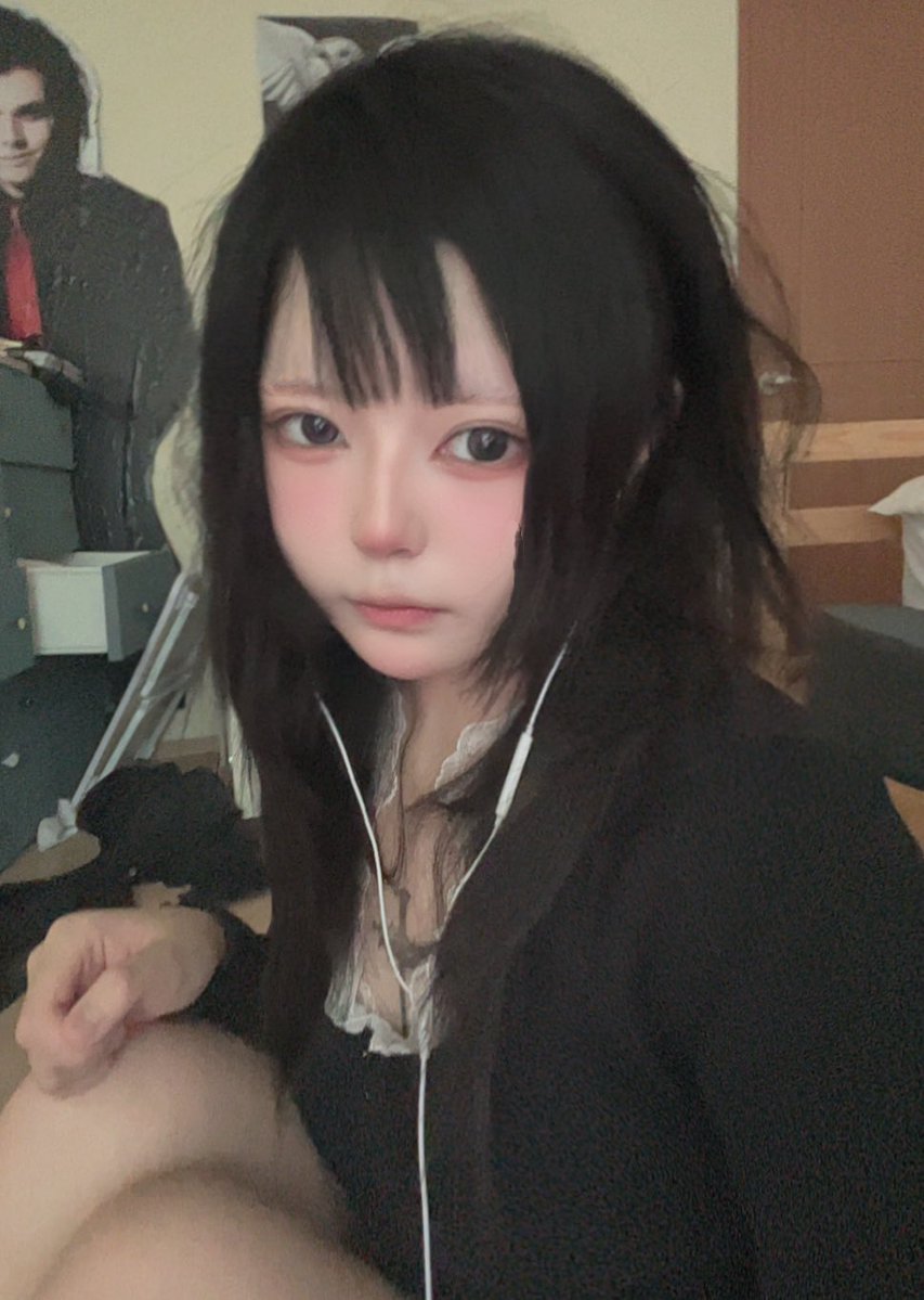 gmaul0202's tweet photo. #일상계_𝕏친소  #일상계_트친소
옷만들고 자퇴했어요 
친해져요제발 https://t.co/INMs1l1VdC
