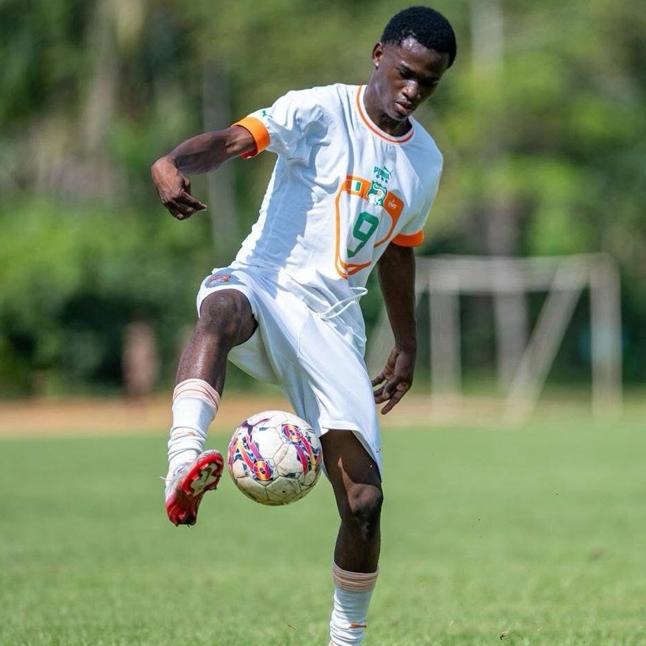 B_Hermann_'s tweet photo. IM BACK with this absolute Banger. Kone Hassane
Karani (late 2008).
One of the most exciting profiles I’ve come across🔥

Elite technical ability, outstanding 1v1 skill, exceptional ball control.

Definitely a player to keep very close tabs on. 👀⚽