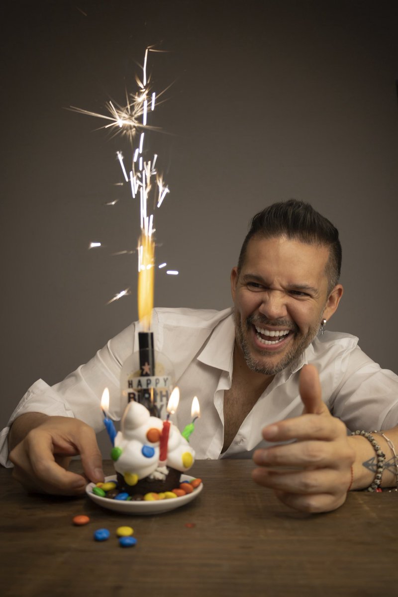 Navarro_Hector's tweet photo. 🫰🏼✨¡UN AÑO MÁS y contando...! 🎉❤️
Estoy en un momento que me hace profundamente feliz: más pleno, más fuerte física y mentalmente, con más claridad, madurez y, sobre todo, con unas ganas enormes de seguir comiéndome el mundo. 🌎🥂
#ItsMyBirthday #HBDtoME https://t.co/d5sjEikaUn