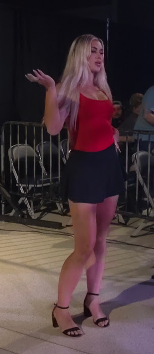 CarlosStoneking's tweet photo. @AlixBrooks_wwe Your new favorite wrestler at #NXTMelbourne may be the reason we finally got Kale with two pant legs π€£ #WWE #WWENXT https://t.co/2uu5WjehlX