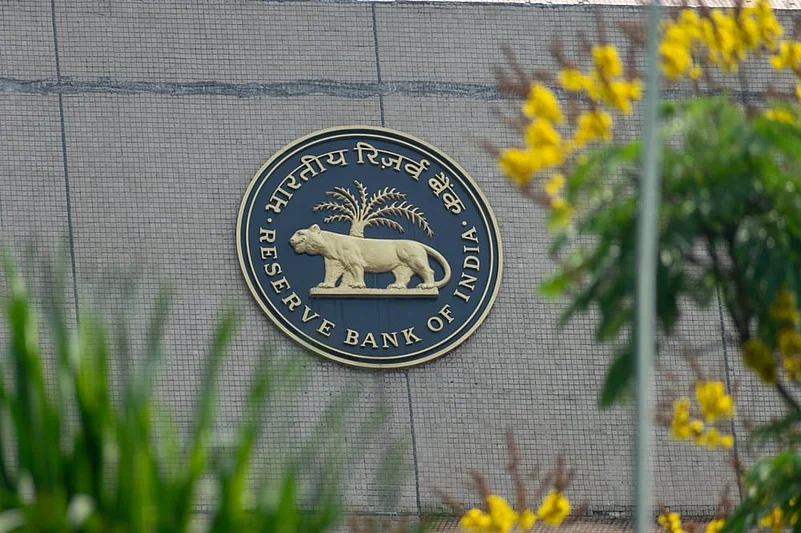 airnewsalerts's tweet photo. #RBI has announced the premature redemption price of Sovereign Gold Bonds 2019-20 Series IX and 2020-21 Series V, due tomorrow.

The redemption price has been fixed at 14,957 rupees per unit, based on the simple average of gold prices for the previous three business days, as published by the India Bullion and Jewellers Association Ltd.

#SovereignGoldBonds