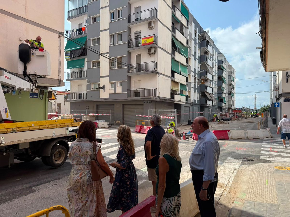 JuliaCliment1's tweet photo. 💡Renovamos el alumbrado de La Torre, Forn d’Alcedo y Castellar-l’Oliveral, con una inversión de cerca de 1,5 M€

💡Más de mil nuevas luminarias con tecnología LED, más eficiencia, más calidad y sistema de telegestión. https://t.co/GQinlm5Ntu