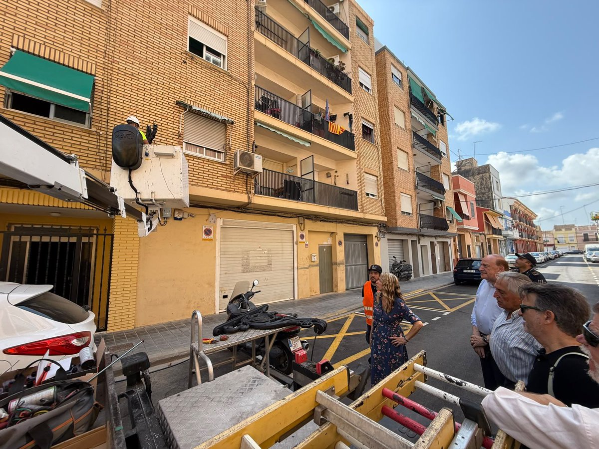 JuliaCliment1's tweet photo. 💡Renovamos el alumbrado de La Torre, Forn d’Alcedo y Castellar-l’Oliveral, con una inversión de cerca de 1,5 M€

💡Más de mil nuevas luminarias con tecnología LED, más eficiencia, más calidad y sistema de telegestión. https://t.co/GQinlm5Ntu