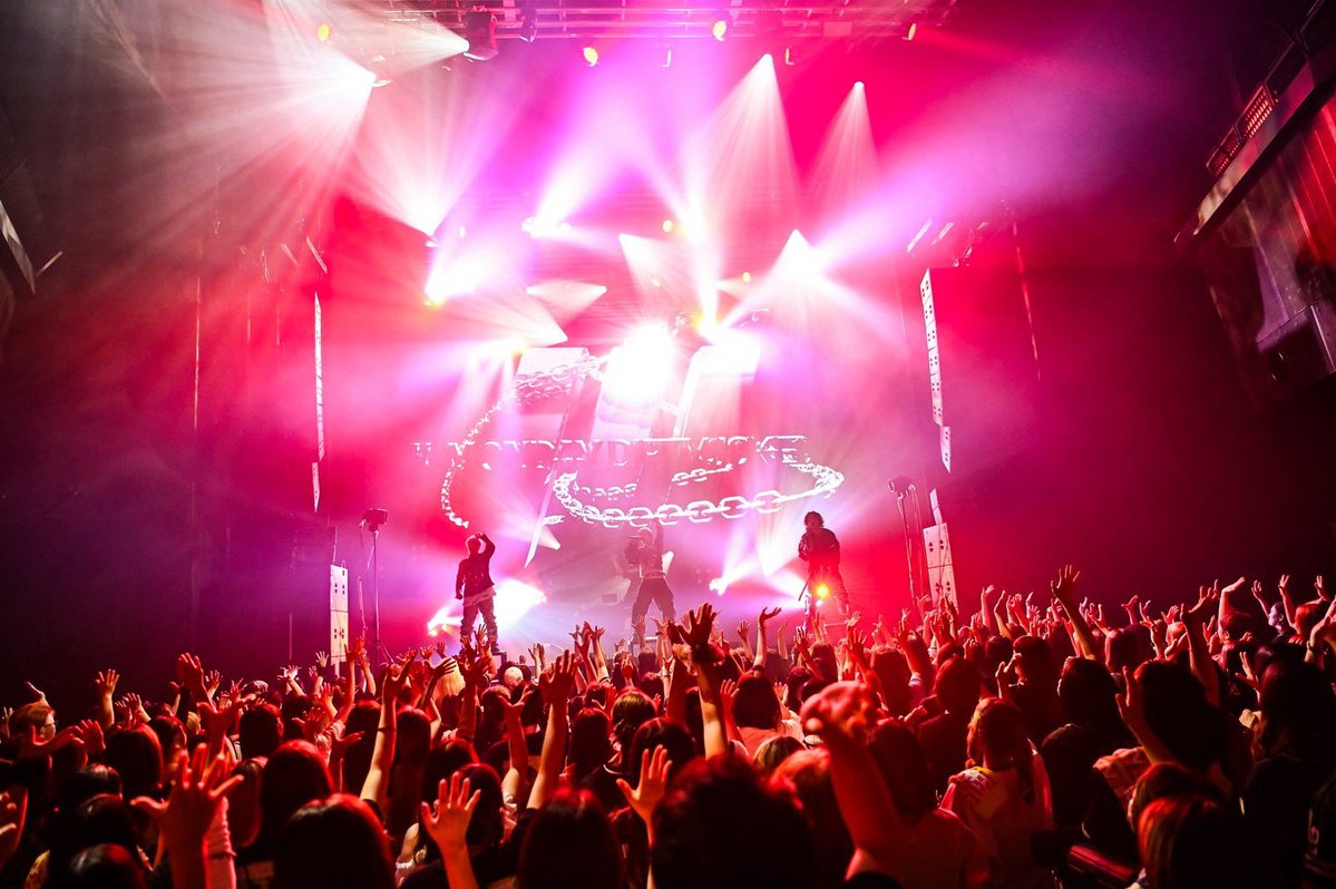 M_D_J_official's tweet photo. 8/10(MON)
Monday Dirty Jokes 
ONEMAN LIVE 2026 in Zepp Shinjuku
@ Zepp Shinjuku TOKYO (東京)
@zeppshinjuku 
.
お越し頂いた皆様
ありがとうございました🔥
.
本日のセトリも公開⬇️
__________________________
.
📝🎤TODAY SET LIST🎤📝
.
 SE ~another~
Another
 SE~Zepp Shinjuku~
 SE~advance~
MUJERIEGO DANDY
アブナイサムライ
Energy
REASON
DESIRE
Hi
icetea
WB
STEREO feat.HOMEY,KAKU from ラップオバケ
High you show‼︎ 🆕
エンターテイナー
Smile
ハジライハナインダ
two oh one seven 
OVER HEAT feat.森本爵,RefRise
カタオモイ
ヒロイン
間違いだらけの feat.CAIKI
Hey Boy! feat.CAIKI
HERO 
ヒカリ feat.Snugs
ツヨメテキーラ
NOVICE
クダラナ
ありがとう
ファンファーレ
.
各種音楽サイトにて楽曲配信中🎧
▷https://t.co/KtWUaxKKNL
.
__________________________  
.
.
#MDJ #MDJONEMANLIVE2026