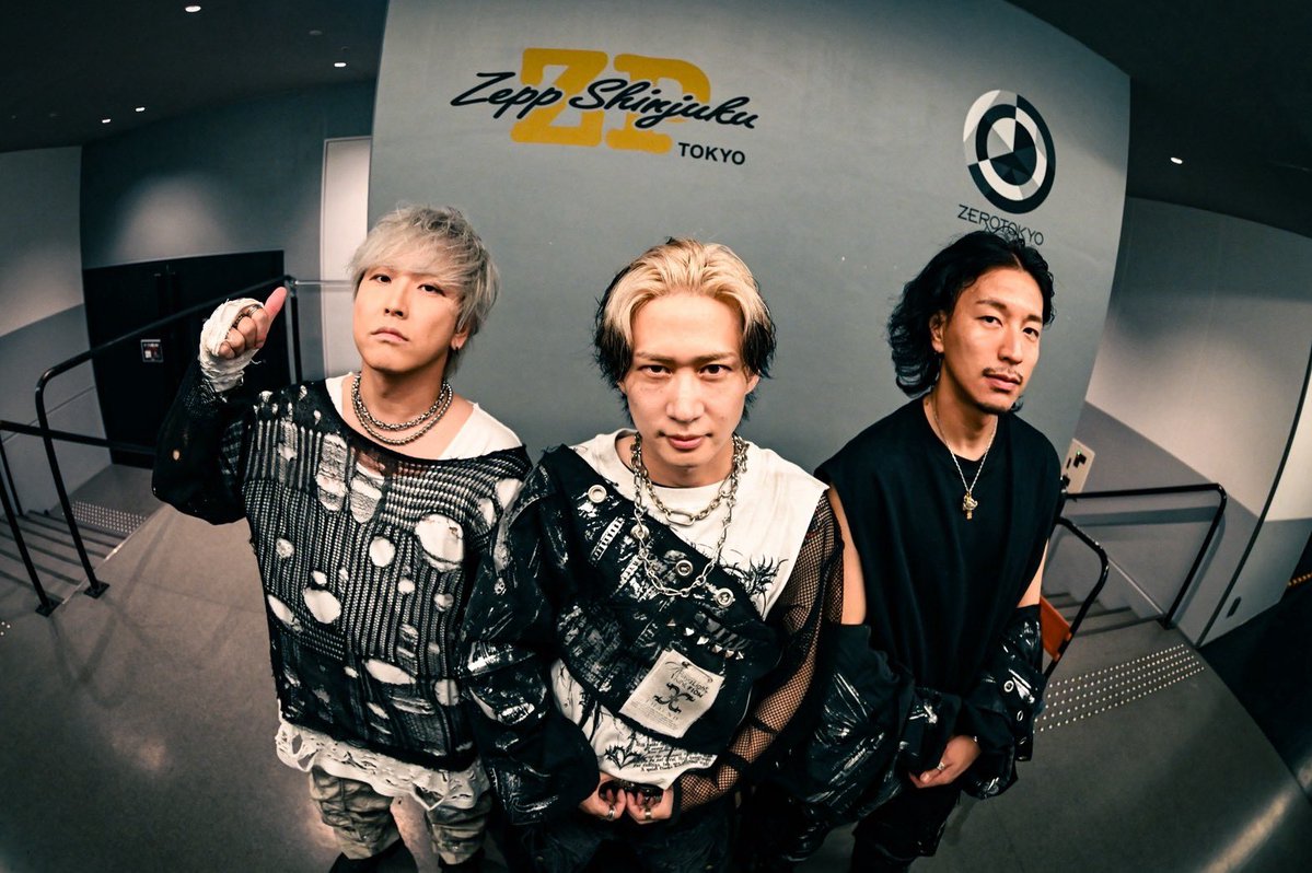 M_D_J_official's tweet photo. 8/10(MON)
Monday Dirty Jokes 
ONEMAN LIVE 2026 in Zepp Shinjuku
@ Zepp Shinjuku TOKYO (東京)
@zeppshinjuku 
.
お越し頂いた皆様
ありがとうございました🔥
.
本日のセトリも公開⬇️
__________________________
.
📝🎤TODAY SET LIST🎤📝
.
 SE ~another~
Another
 SE~Zepp Shinjuku~
 SE~advance~
MUJERIEGO DANDY
アブナイサムライ
Energy
REASON
DESIRE
Hi
icetea
WB
STEREO feat.HOMEY,KAKU from ラップオバケ
High you show‼︎ 🆕
エンターテイナー
Smile
ハジライハナインダ
two oh one seven 
OVER HEAT feat.森本爵,RefRise
カタオモイ
ヒロイン
間違いだらけの feat.CAIKI
Hey Boy! feat.CAIKI
HERO 
ヒカリ feat.Snugs
ツヨメテキーラ
NOVICE
クダラナ
ありがとう
ファンファーレ
.
各種音楽サイトにて楽曲配信中🎧
▷https://t.co/KtWUaxKKNL
.
__________________________  
.
.
#MDJ #MDJONEMANLIVE2026