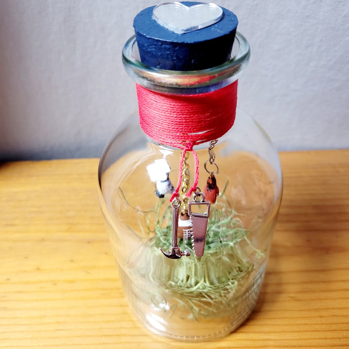 JamesGannonCom's tweet photo. The Bottles of Life 017: Father's Bottle- Birthday gift for my dad. Personabottle featuring his favorite hobbies. 🩶🔨🐦🏈 #thebottlesoflife #artsandcrafts #bottle https://t.co/qxvj08bBy3