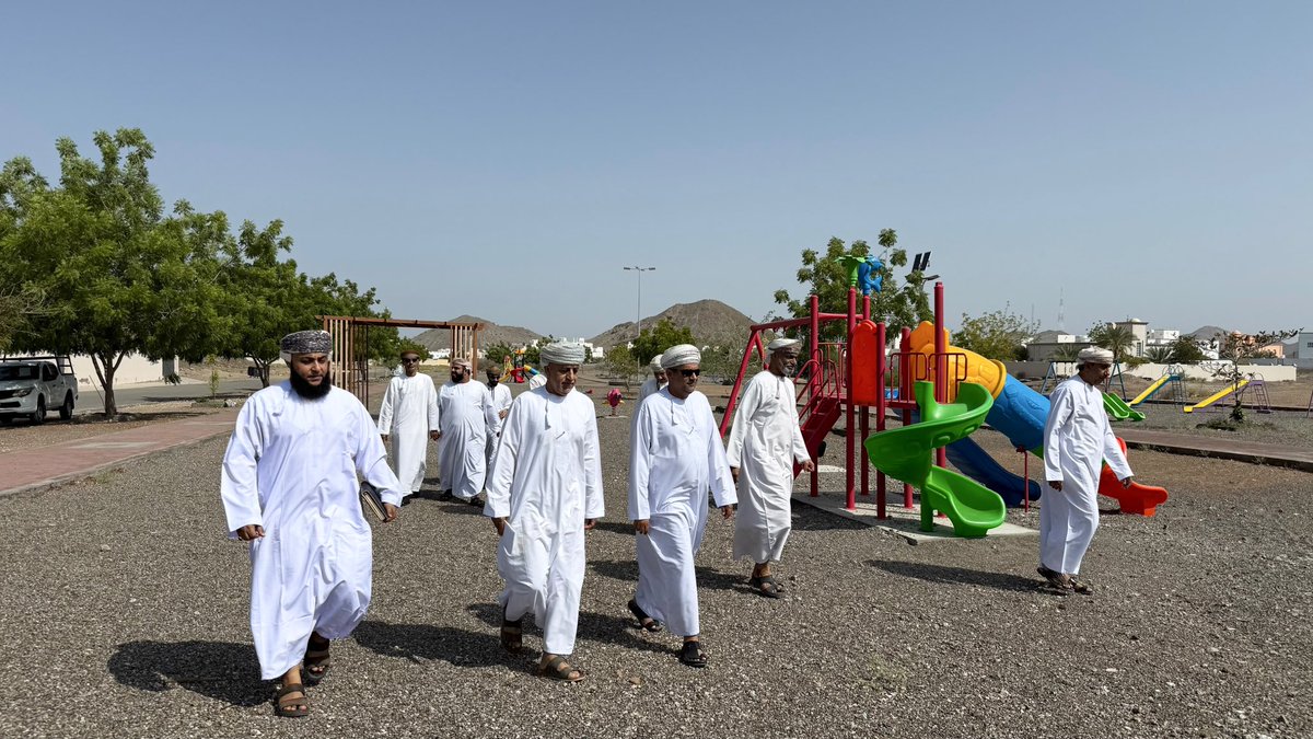 sehalafiahteam's tweet photo. بحضور سعادة والي ولاية إبراء وعددٍ من مسؤولي البلدية والمجلس البلدي تم خلال الزيارة استعراض خطة تطوير الممشى والمنتزه وتشجيرهما ورفع حزمة من المطالبات الرسمية للجهات المختصة لدعم تنفيذ الأعمال التطويرية وفق ما هو مخطط له.

#فريق_سيح_العافية_الرياضي 
#محافظة_شمال_الشرقية 
#إبراء https://t.co/ds0MM6EaIz