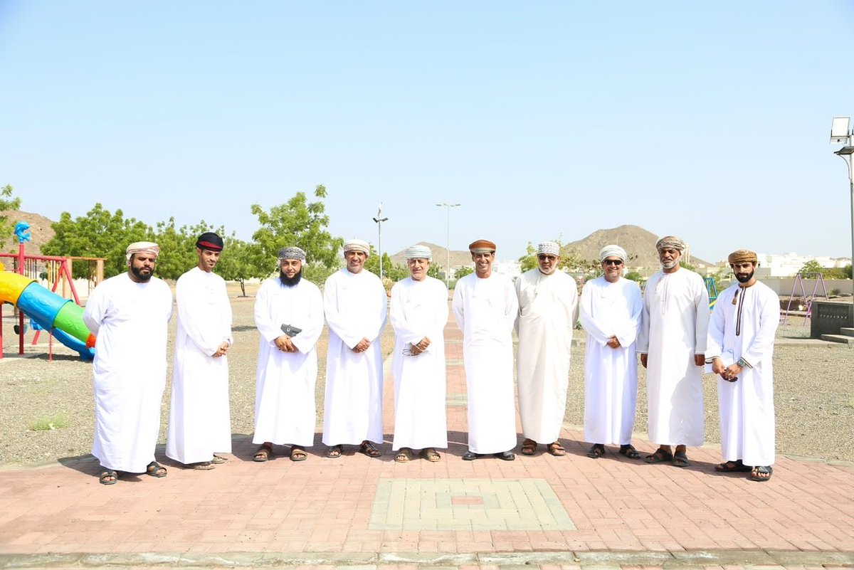 sehalafiahteam's tweet photo. بحضور سعادة والي ولاية إبراء وعددٍ من مسؤولي البلدية والمجلس البلدي تم خلال الزيارة استعراض خطة تطوير الممشى والمنتزه وتشجيرهما ورفع حزمة من المطالبات الرسمية للجهات المختصة لدعم تنفيذ الأعمال التطويرية وفق ما هو مخطط له.

#فريق_سيح_العافية_الرياضي 
#محافظة_شمال_الشرقية 
#إبراء https://t.co/ds0MM6EaIz