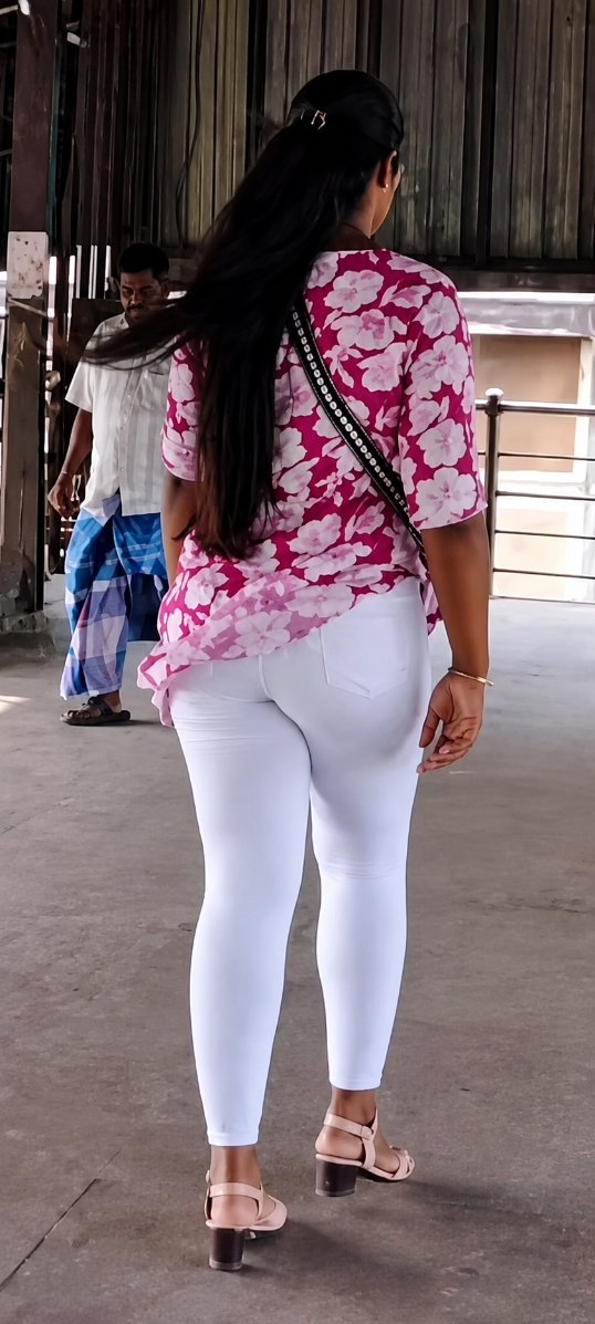 Hot_ReelsZ's tweet photo. Random street girl https://t.co/79cfEGjJ3I