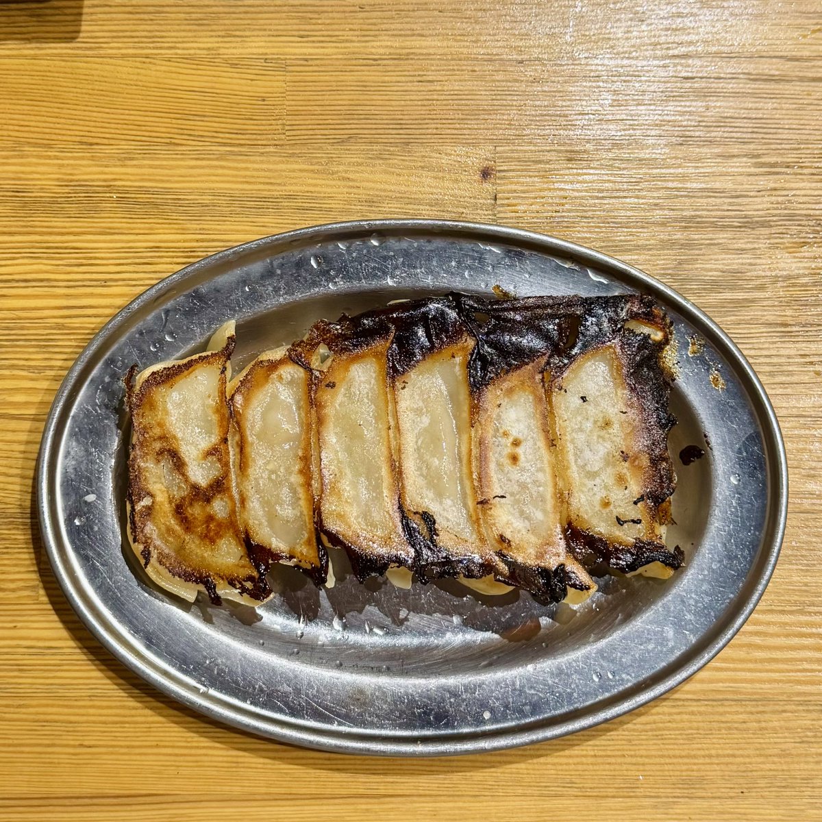 haru_minimal's tweet photo. 今夜は池袋で乾杯。

気になってた餃子居酒屋へ。 https://t.co/ZBgM9DaXIq