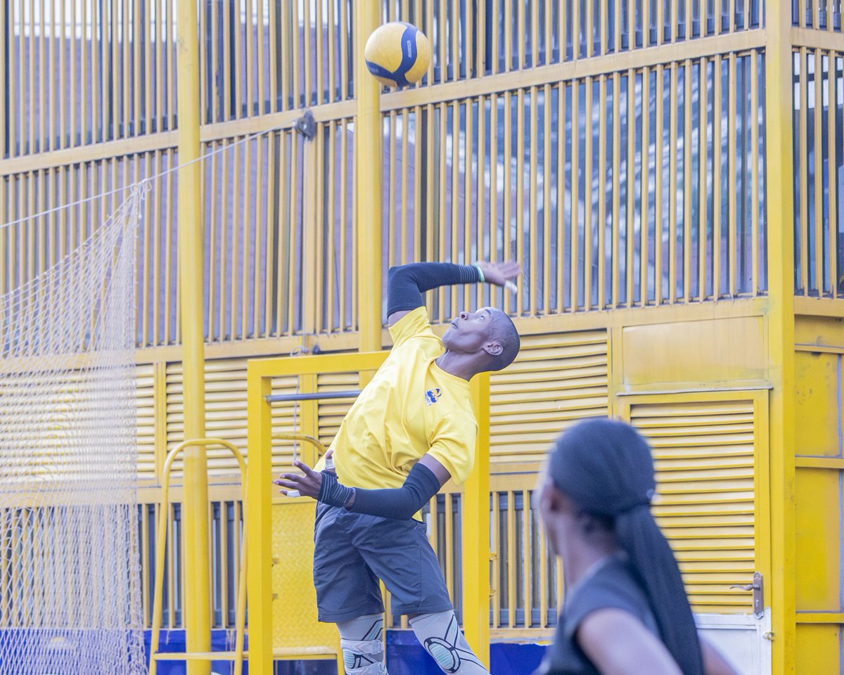 ninyesigar's tweet photo. #Volleyball4Life 

Bright jerseys, serious training!

SPORT-S 🇺🇬 (Nsambya) #VolleyLand 
#SportsPhilanthropy https://t.co/yeZzzxlJND