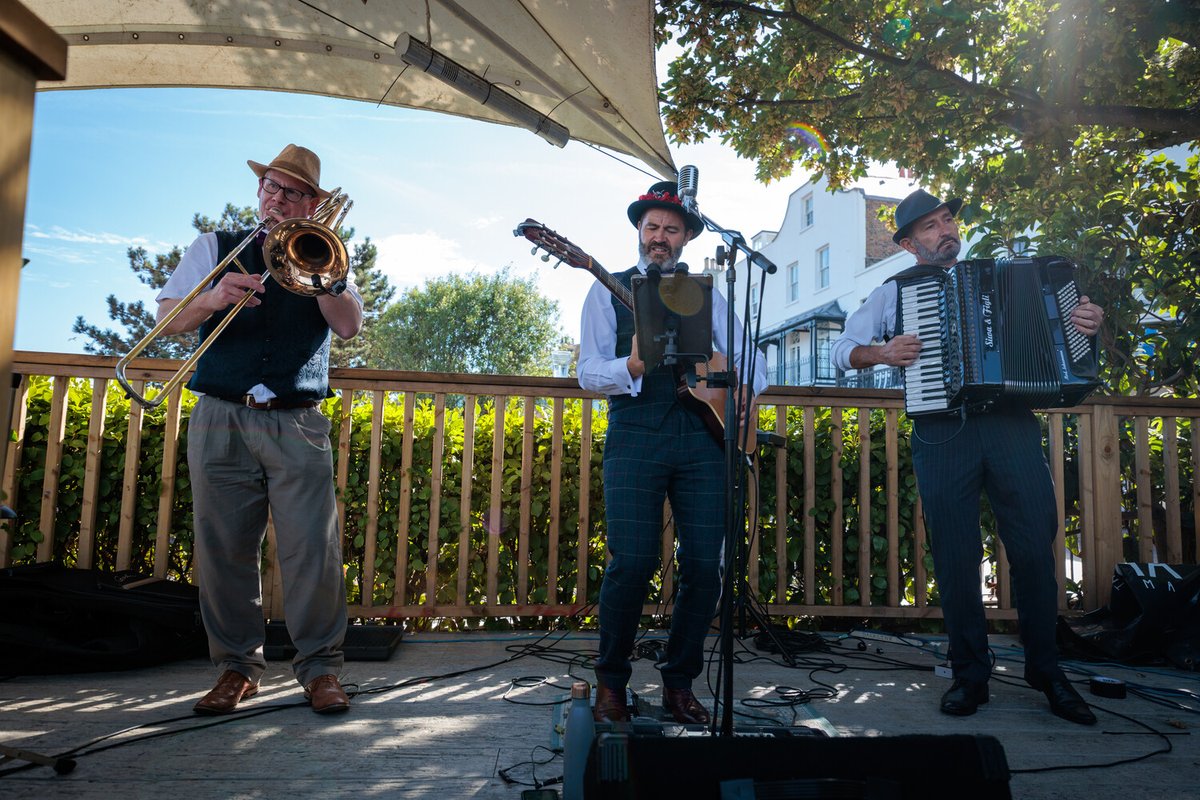 ShepherdNeame's tweet photo. 🎶 Broadstairs Folk Week is in full swing! 🎶

The vibrant festival, sponsored by Shepherd Neame, kicked off this weekend.

You can still catch live entertainment and pick up a pint of our award-winning beers at the Festival Bar until Friday, August 14 🍻 https://t.co/o8SeuSpqqZ