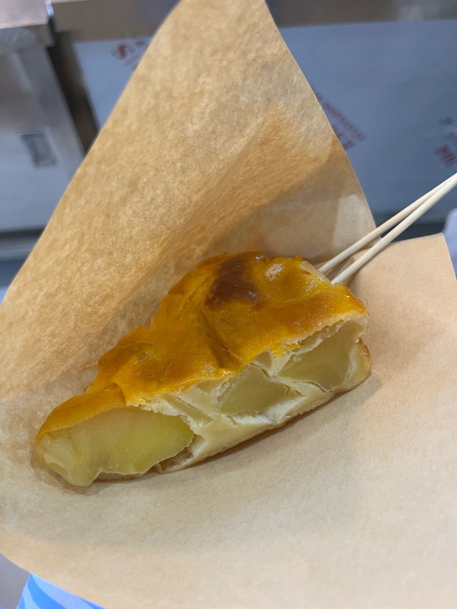 Shayleeberman1's tweet photo. Neighbor’s homemade apple pie + my leftover lemonade = perfect evening treat!  Loved catching up with Mr. Henderson while sharing this sweet surprise. Small joys with neighbors hit different! https://t.co/ALfR3I7p22