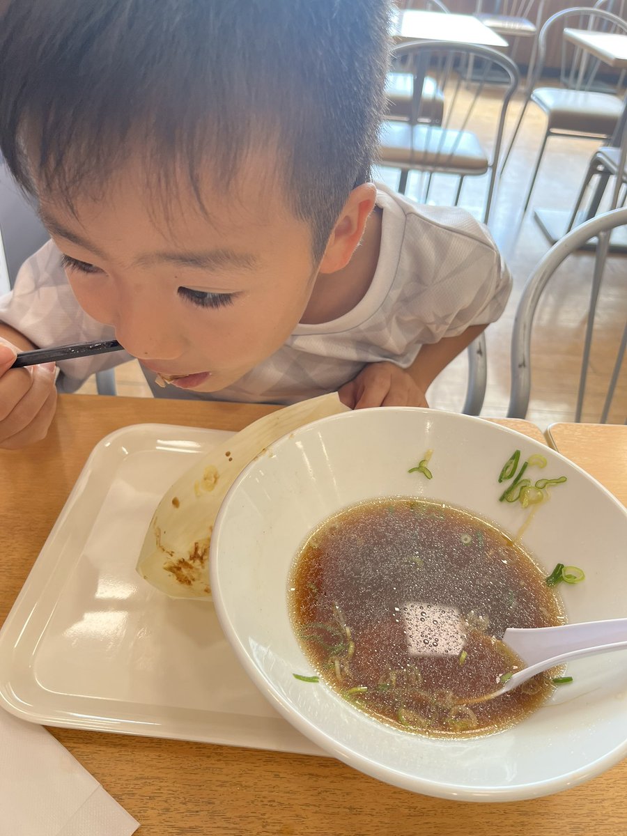 MinitopB's tweet photo. 本日のランチ
#ラーメン
#たこ焼き
#ソフトクリーム https://t.co/7L1z2aAnNI
