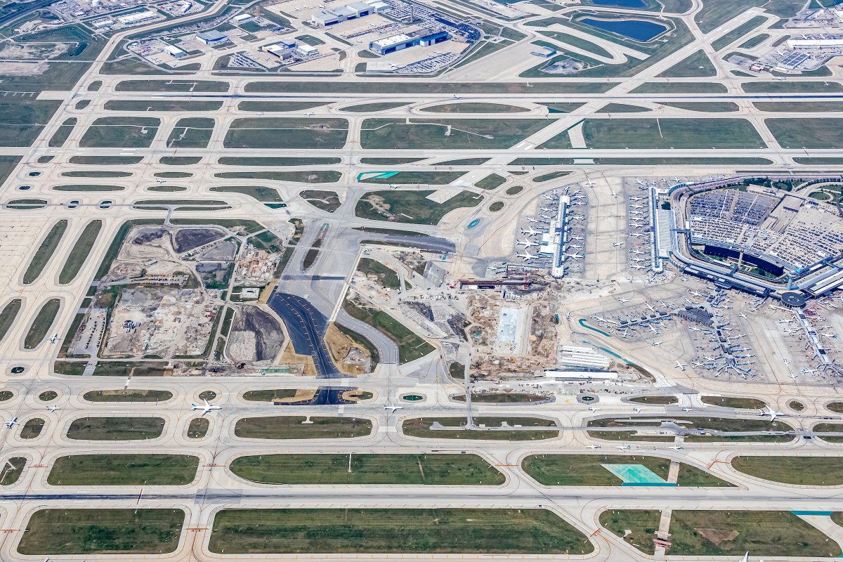 fly2ohare's tweet photo. How fast can you #SpotDCrane? 🧐 🏗️ https://t.co/76fuOun7Xp