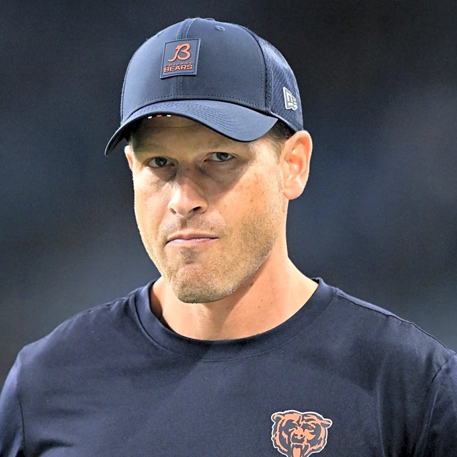 NFL_DovKleiman's tweet photo. Powerful: Bears HC Ben Johnson has been sleeping in his office this offseason in preparation for the upcoming season.

"I was lifting at 8 am and Ben walks in and he’s got bed head. I look at him and I was like, ‘You slept in the facility last night, didn’t you?’ And he was like, ‘Don’t ask those kind of questions.’ It was the middle of June." - TE Sam Roush.

Johnson wants to win a Super Bowl this season 😈

(via @CHGO_Bears)
