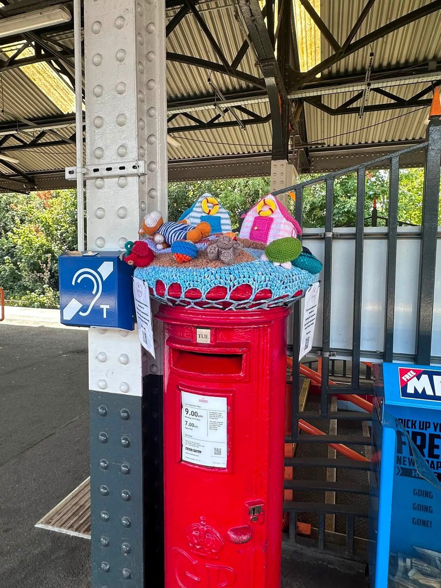 TheStourbridge's tweet photo. huge THANK YOU to Crafting for Communities who have worked their magic and beautifully redecorated our postbox topper after it was sadly damaged.

It’s looking fabulous again! 🏖️☀️

You can damage the wool, but you can’t unravel the kindness behind it. https://t.co/IPgwdlSbFi
