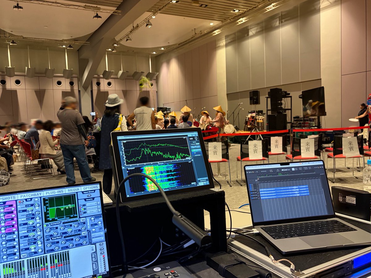 mgoto_ssp's tweet photo. Alcons Audio LR7は小型軽量、スタンド立てで5本までいけます。
ですが万一金具忘れてもSubLow BF151mk2を縦積み2段でこれくらいは高さ稼げます🍀

#アフター万博クラゲ祭り at ATCホールAホール
爆盛り上がり！
#kurageband #alconsaudio https://t.co/84ufhZA9vl