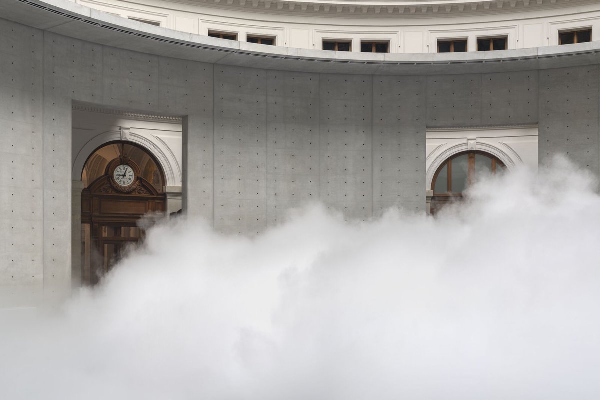 BourseCommerce's tweet photo. L’œuvre vivante Cloud #07156 de Fujiko Nakaya transforme la Rotonde en un paysage brumeux jusqu’au 14 septembre.

Réserver : https://t.co/he6cDsFxtw https://t.co/D0zPYm36Gu