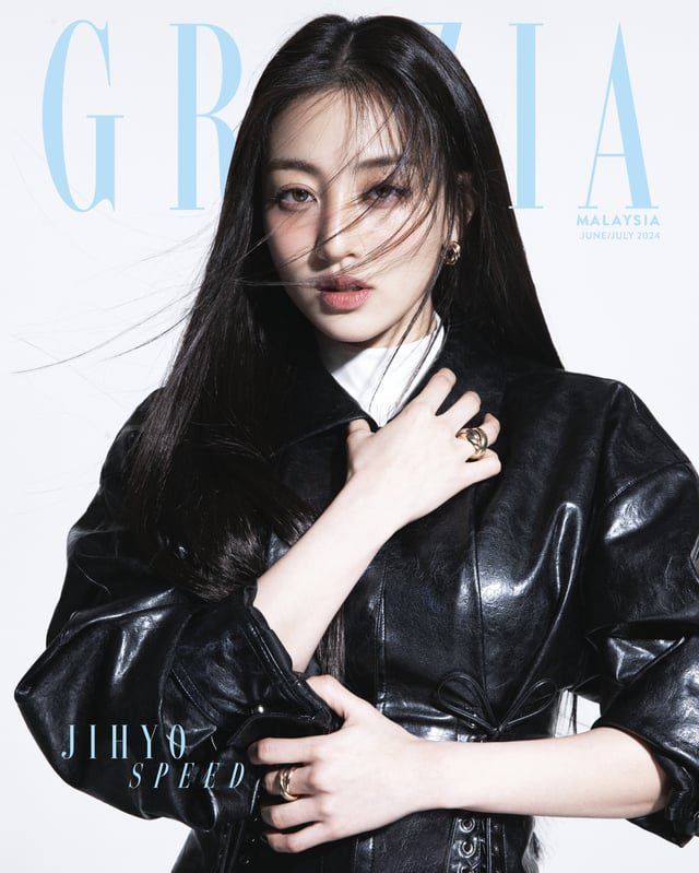 jyogiyoJihyo's tweet photo. Jihyo's international magazine covers

Jihyo x Allure (US)
Jihyo× Pop magazine (UK)
Jihyo x Grazia (Singapore)
Jihyo x Grazia (Malaysia)

Can't wait for more 🔥 imagine she goes on a magazine cover tour while doing a solo concert tour 😉 https://t.co/b3VArhb5i3