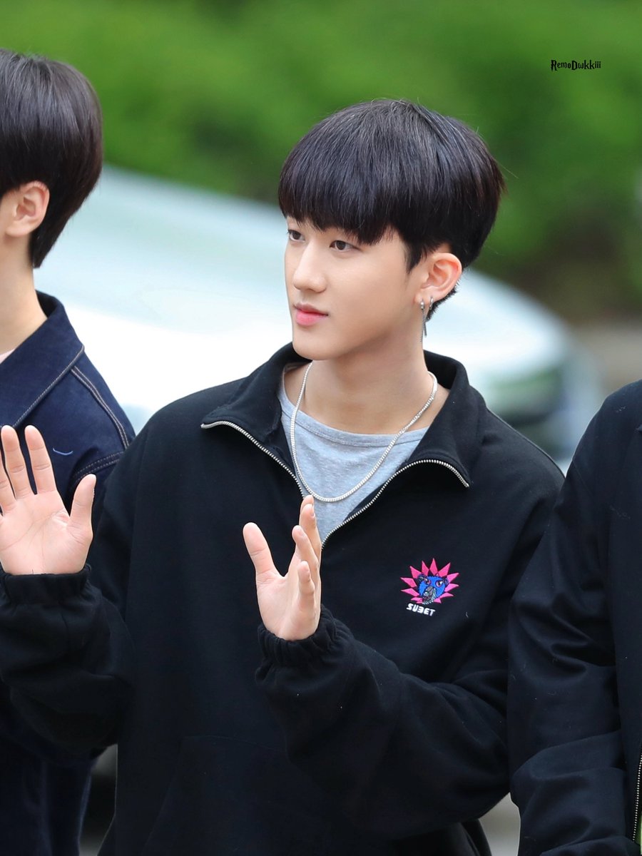 RemoDwkkiii's tweet photo. 20180427
HappyChangbinDay! 🍰

#HappyChangbinDay
#창빈 #Changbin #チャンビン 
#스트레이키즈 #StrayKids https://t.co/E7vudUXVWT
