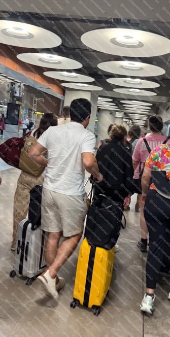jorgegogdl's tweet photo. Adivinen quien se fue a vivir a España, la maestra Elba Esther Gordillo, quien llegó a la península ibérica en un vuelo procedente de Inglaterra revela @Mxporlalibertad  imágenes de ella en el aeropuerto de Madrid. https://t.co/XWkemG1lMa