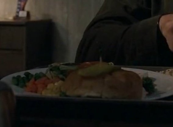 skzKarma88's tweet photo. Sam in mystery spot getting food for dean even tho he's dead 😕😕 https://t.co/Gt508tuDlo