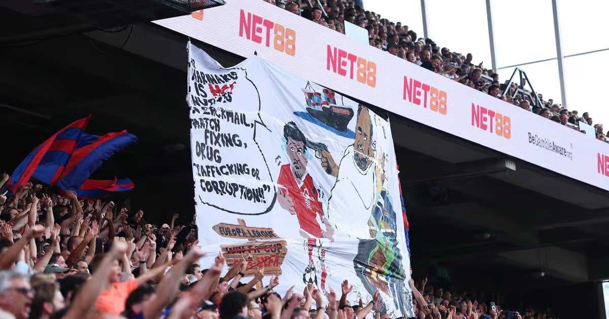 PalaceReport's tweet photo. 🚨💣 BREAKING: Nottingham Forest owner Marinakis files defamation suit against Crystal Palace.

Claim relates to the banner displayed during a match between the two clubs in August last year.

@TheLawyermag https://t.co/t0dKKnr6Wz