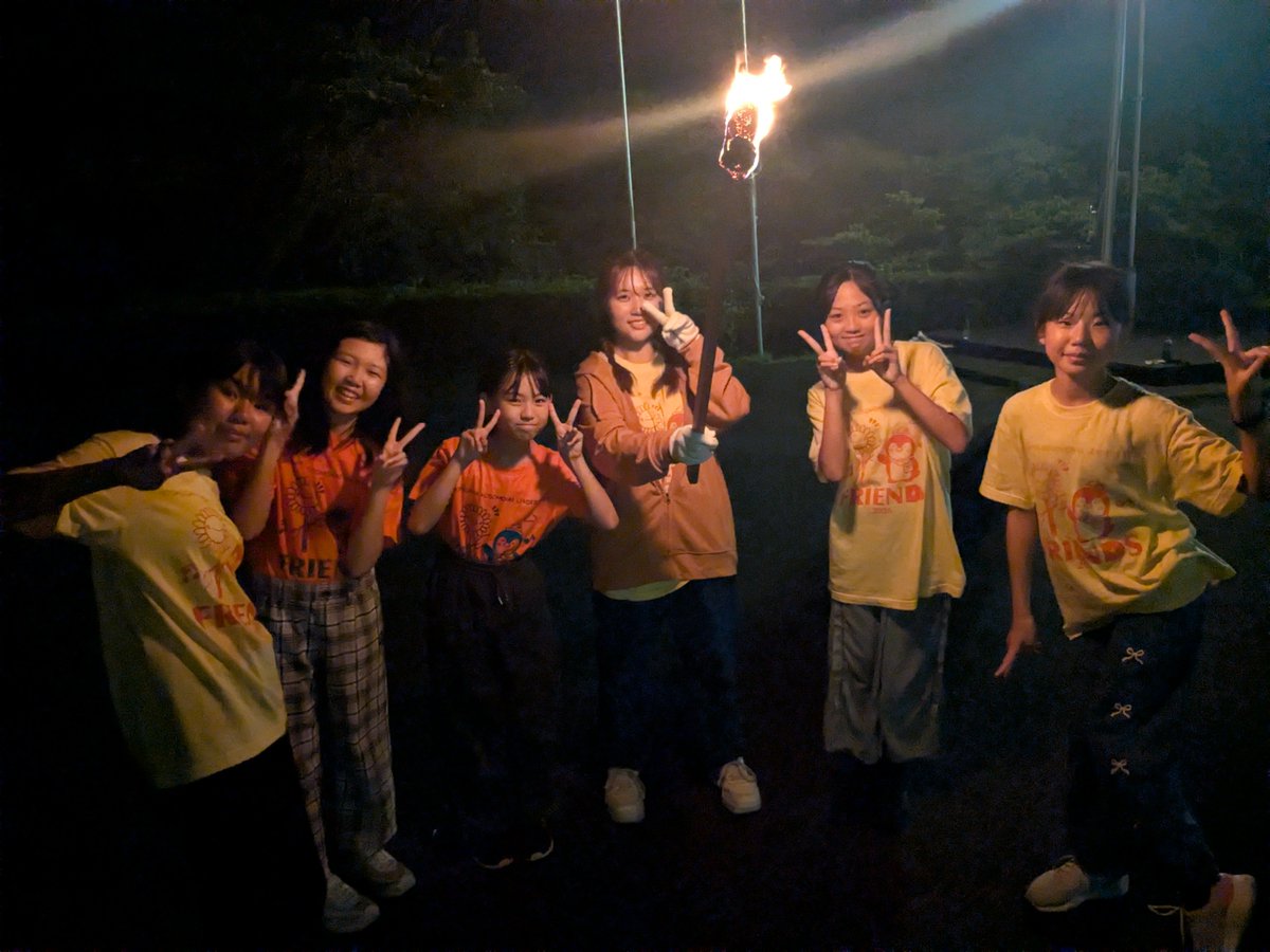 koshi_friends's tweet photo. キャンプファイヤーが終わり、入浴して宿泊室に戻りました。
天気が素晴らしく、暑くないし、空気がきれいで星や夜景が見えました🌉

越谷の夜空ではあまり見られない星空をしばらく眺めました。
就寝時点では体調不良はいませんでした。 https://t.co/jP6tTBQzD6