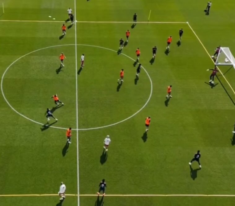 idoxvi's tweet photo. To the shock of absolutely nobody, he was offside. https://t.co/zqsReyt0h1