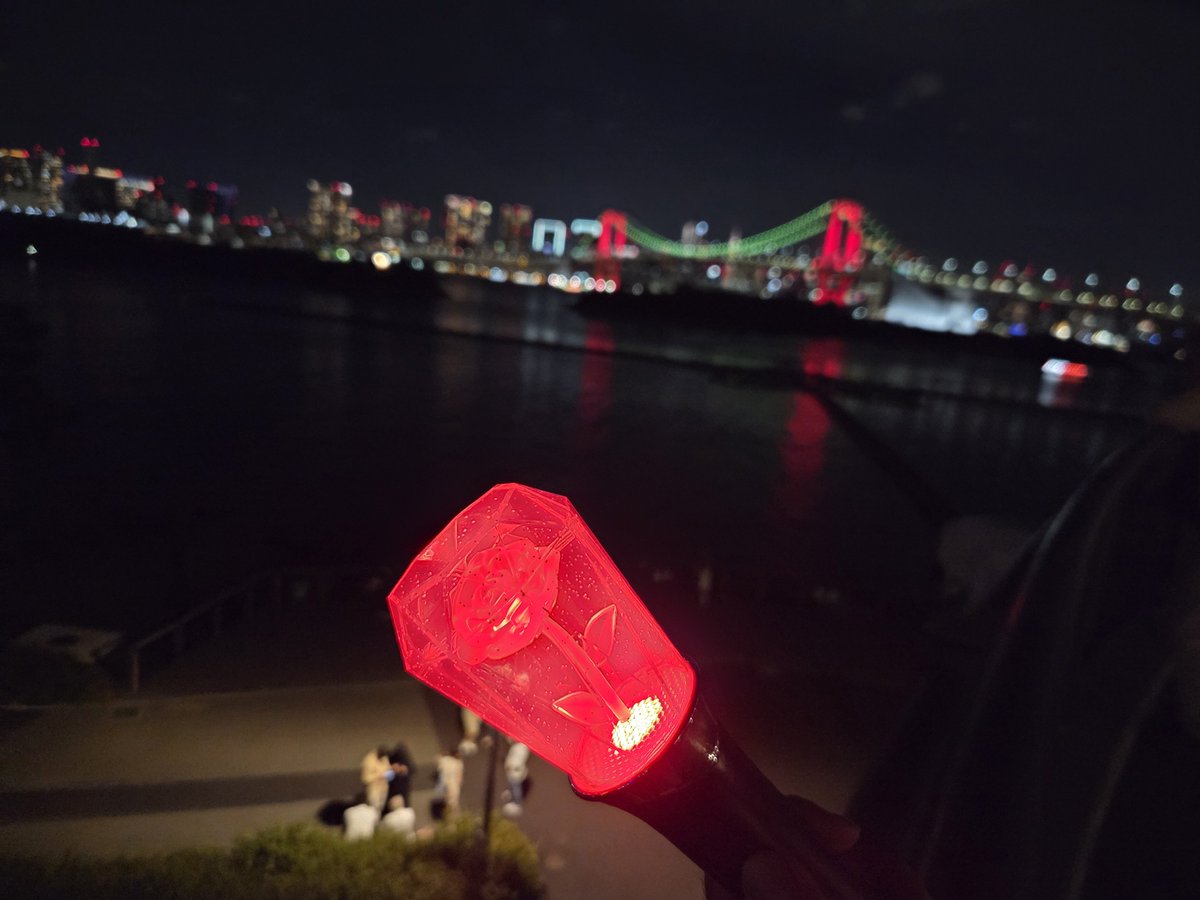 issa_36's tweet photo. 遠くから観た
#クラウドナインタワー
(レインボーブリッジの間から🗼)
ここは、
Ado さんの聖地でもある！ https://t.co/51Eq57nf4F