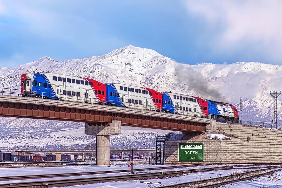 RailroadRaccoon's tweet photo. UTA has received a $1.2b grant for Frontrunner x2

FR x2 will increase capacity for more service, commuter trains will run through SLC every 15 minutes during peak times &amp; every 30 off peak, doubling current service

UTA also placed an order for some new trains a few months ago; https://t.co/lCiLhdYwBL