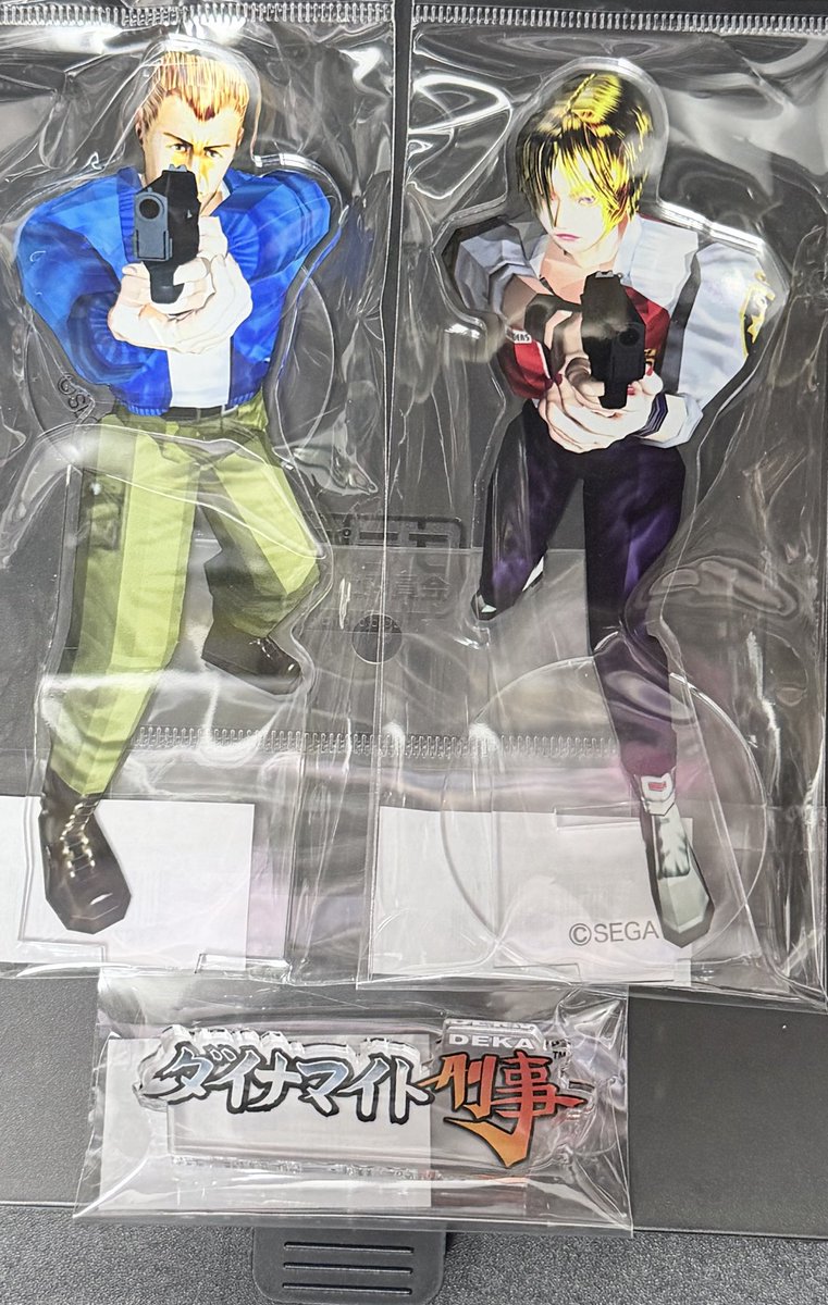 b_inte's tweet photo. どうしても欲しかったのでダイナマイト刑事のアクスタ買ってきちゃった！
リボルテックとかで立体化しねぇかな〜拳銃と手錠はもちろんモップとかコショウ、ライター、ロケランとか装備品満載で出して欲しいもんだぜ。予約特典とかでQTEのボタン押せHUDのアクリルプレートあればいうことなし！ https://t.co/Pz7lqWlr1i