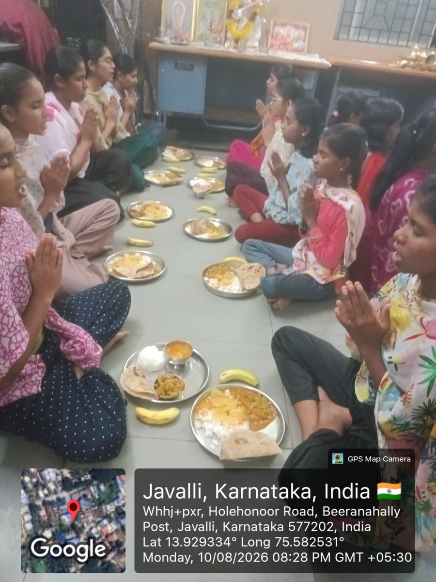 DbrarsKasaba's tweet photo. Dinner photos #SocialAudit_SWDMeals
#SocialWelfare_Karnatakaaaaaaaaaaa https://t.co/HrTjINRrh9