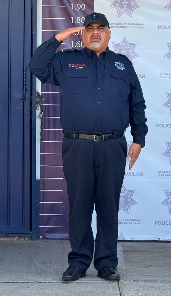tejada_m01's tweet photo. 🇲🇽 Con Lealtad, Valor y Servicio, llevamos a cabo el homenaje a nuestro Lábaro Patrio y Parte de novedades en el Cuartel General de nuestra Institución.

Reafirmamos nuestro compromiso de seguir velando por la seguridad y el bienestar de las familias oaxaqueñas https://t.co/vHctzI1XL2
