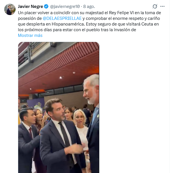 JulianMaciasT's tweet photo. Alguien está asesorando mal al rey por no avisarle que Negre es el mayor indeseable de España, además de insultarlo y despreciarlo junto a la reina, ya se fotografió en Perú y lo vuelve a hacer en Colombia. https://t.co/js965efcj6