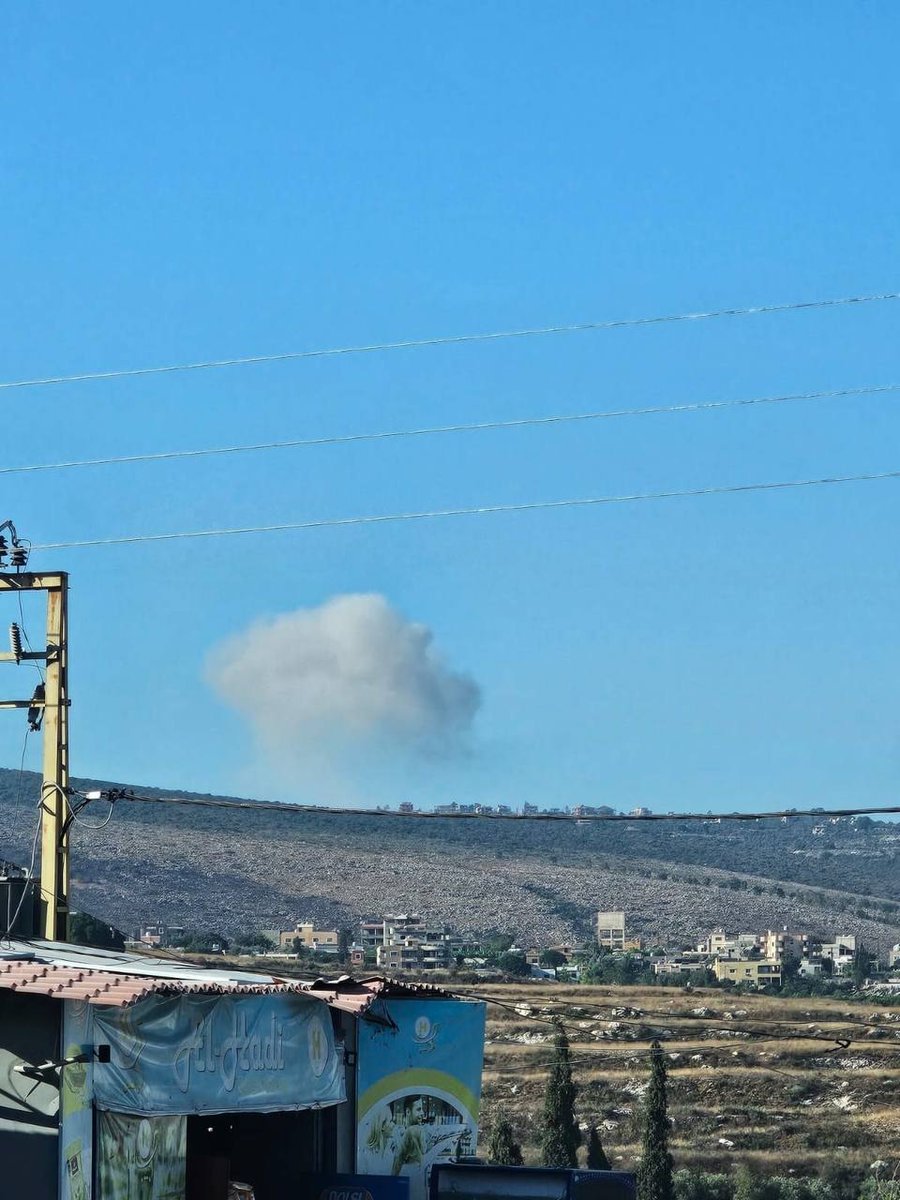 MOSSADil's tweet photo. 🚨 ISRAEL STRIKES SOUTHERN LEBANON—HEZBOLLAH WITHDRAWAL DEMANDED

More than 50 artillery shells were fired overnight toward the Ali al-Taher ridge in Nabatieh, with Israeli explosions reported in Zawtar al-Sharqiyeh and Majdal Zoun.

Israeli forces also advanced into western Mays al-Jabal, while shelling hit Bani Hayyan and fires erupted between Markaba and Bani Hayyan.

Diplomatic sources say U.S. and Israeli delegations demanded Hezbollah withdraw from the Ali al-Taher ridge and rejected expanding the existing “pilot zones” until progress is made.

No new Lebanon-Israel negotiations are currently planned for next month. Any new round is expected after the summer.