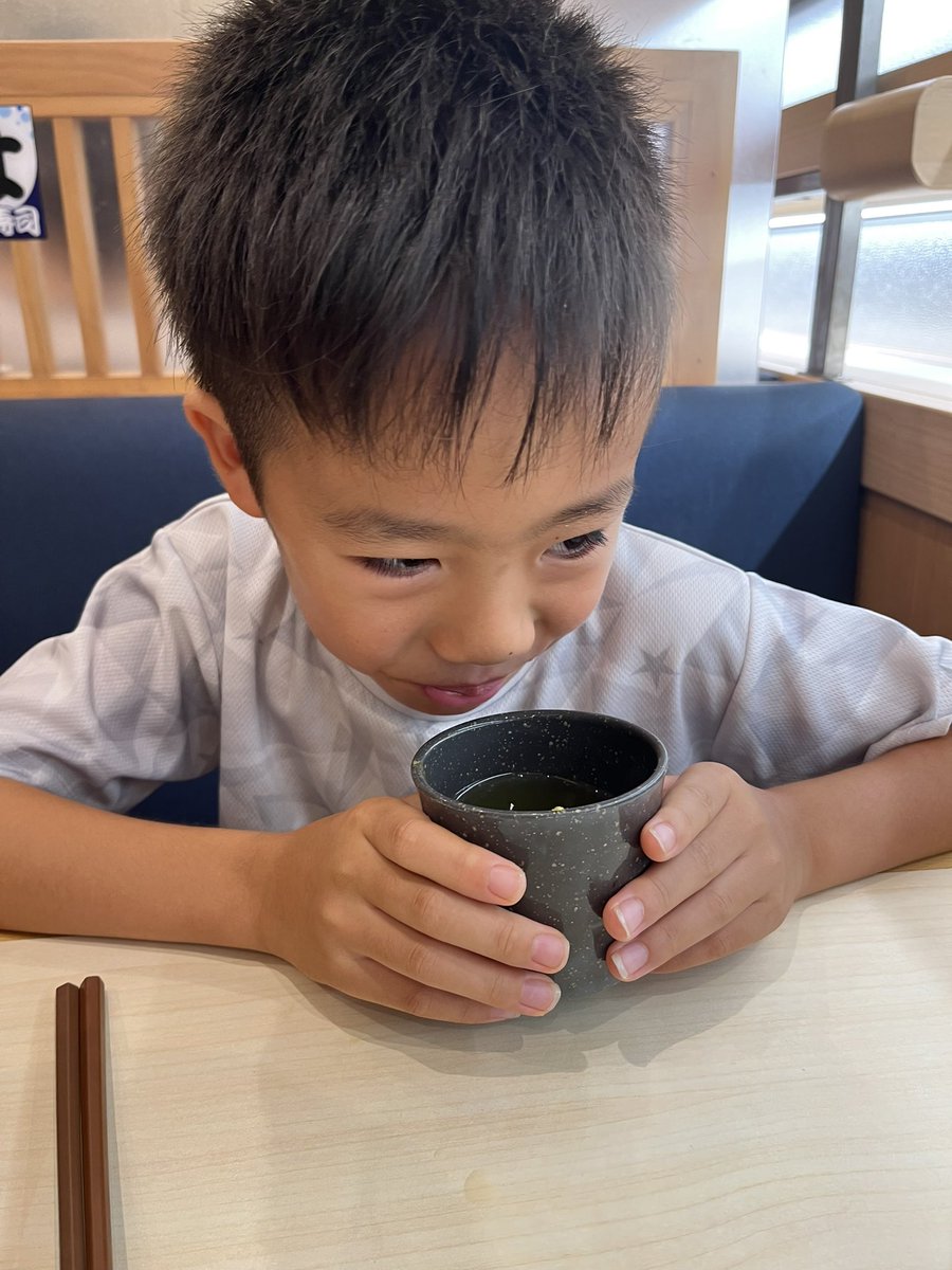 MinitopB's tweet photo. フルーツ好きのスイーツ男子。濃くて熱いお茶にハマってますw https://t.co/Y7D4oEc2Kx