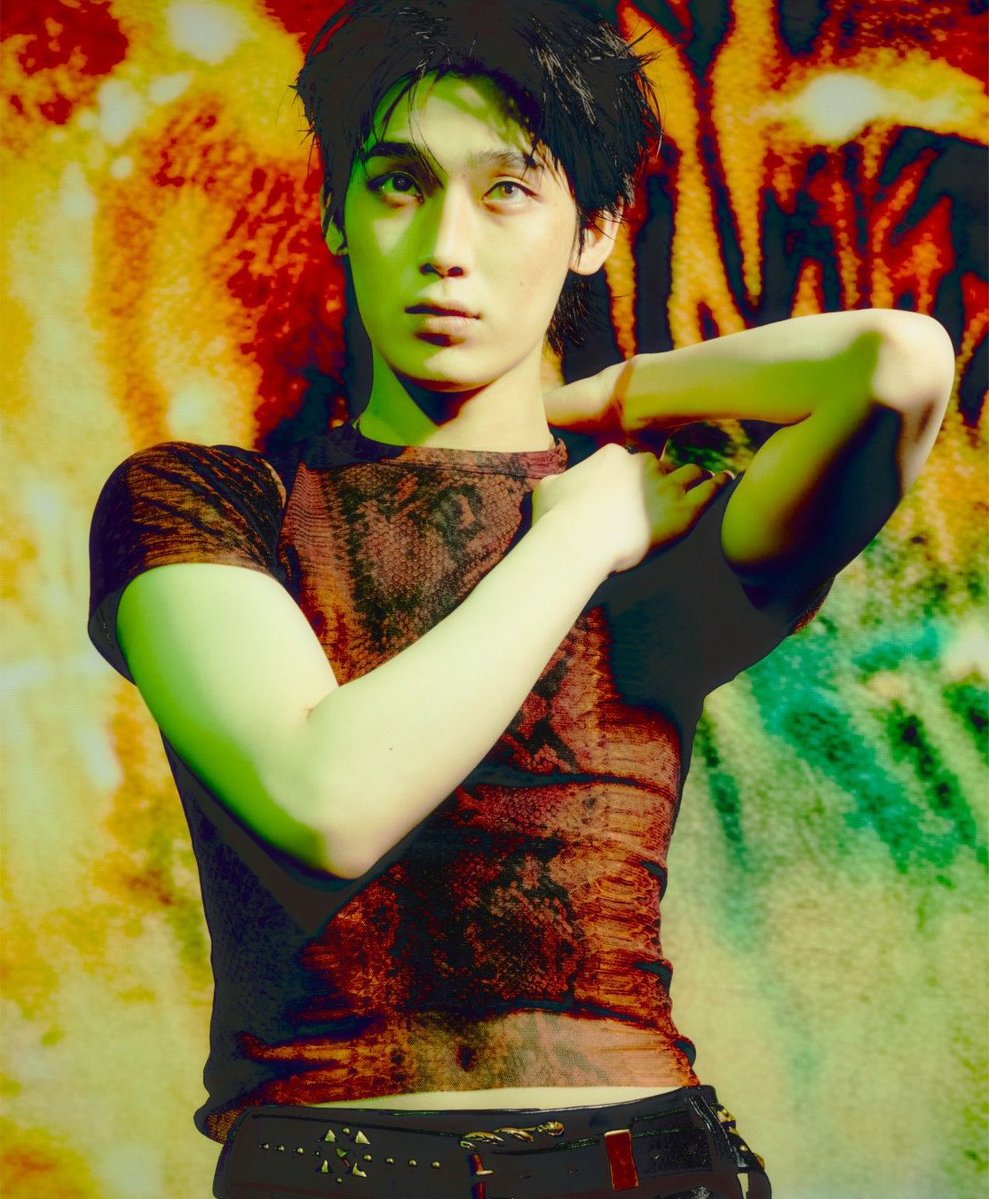 yamkkuwon's tweet photo. IS THIS WHAT SUNOO MEANT????????? A FUCKING SHEER CROPTOP??????? HELLO????????? https://t.co/nFOsX1x5vj