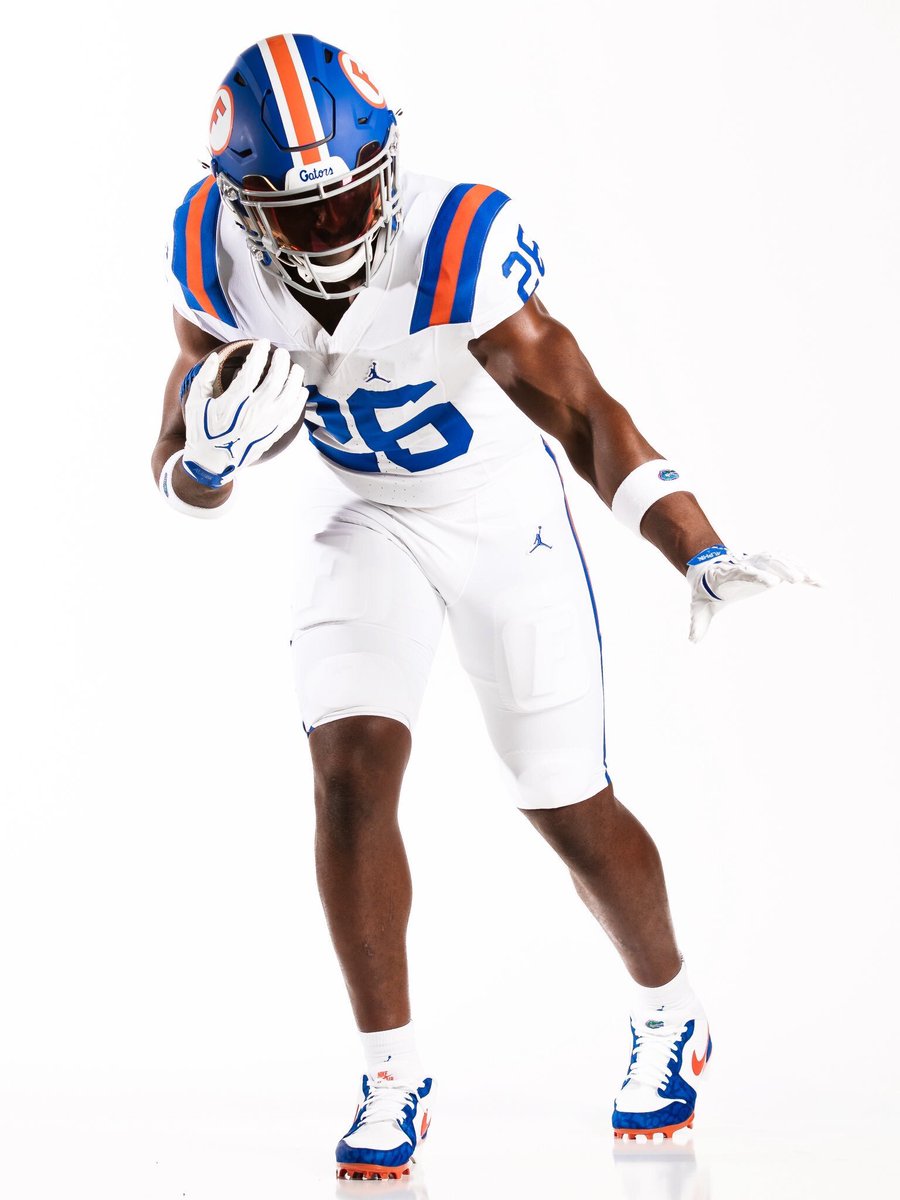 UNISWAG's tweet photo. The 1960s inspired classic threads for @GatorsFB to wear this season.

#uniswag https://t.co/XEVsm0aCQz