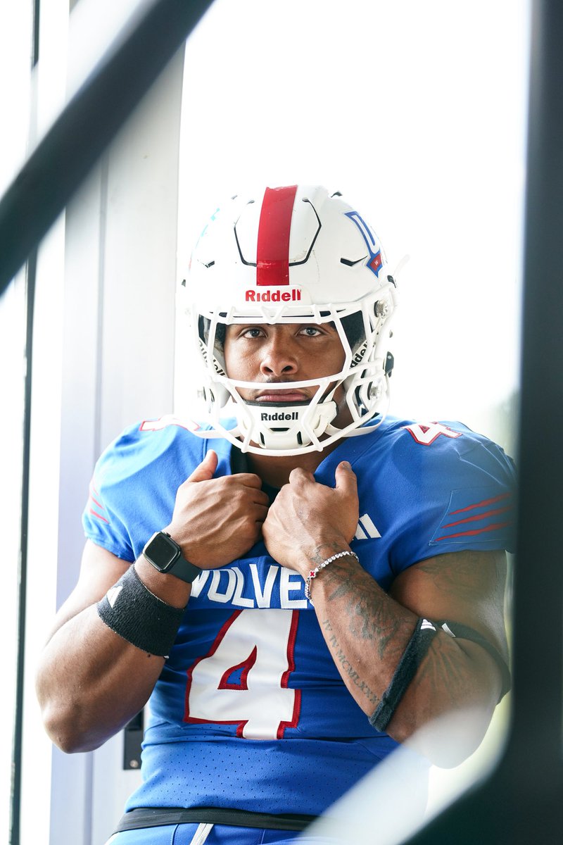 UWGFootball's tweet photo. Lights, camera, action

BTS of media day

#BuiltForMore https://t.co/bjk7DXU7Yt