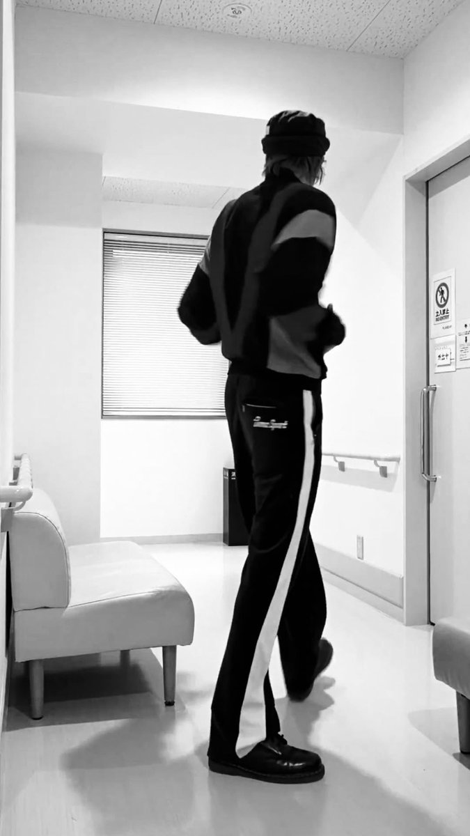 tincorerlo's tweet photo. 아무 말 없이 뒷모습만 바라보고 있어도 배부르고 행복해지는 기분 어떤 건지 마틴 때문에 알게 됨 https://t.co/jVibrokQFU