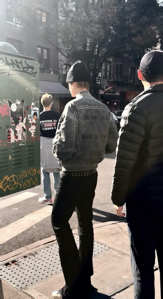 tincorerlo's tweet photo. 아무 말 없이 뒷모습만 바라보고 있어도 배부르고 행복해지는 기분 어떤 건지 마틴 때문에 알게 됨 https://t.co/jVibrokQFU