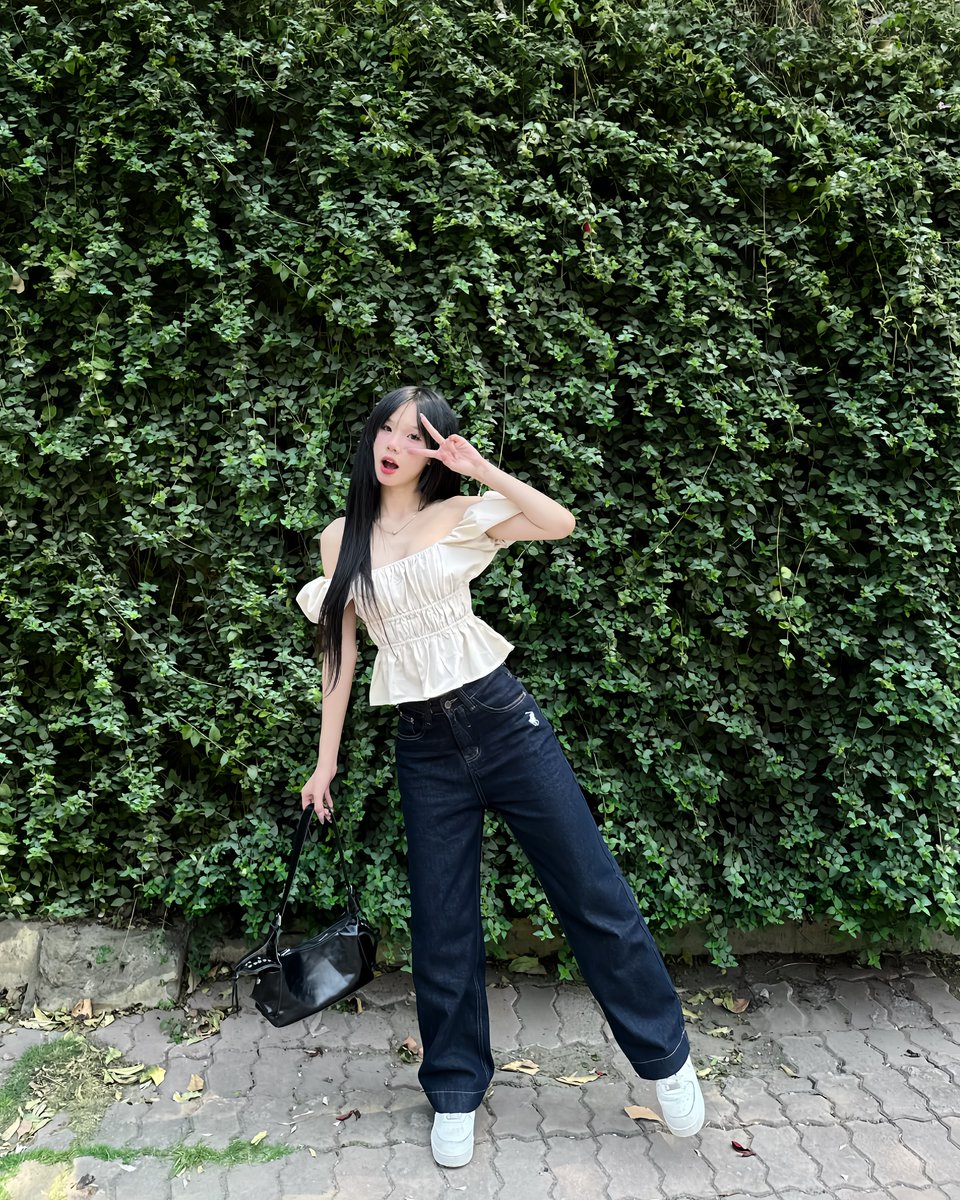 Faniy123's tweet photo. Wassup 🌍 Just dropping by to say: the world is a better place with you in it—go shine today! 🌈
yaDhY https://t.co/hQlm0JnlMH
